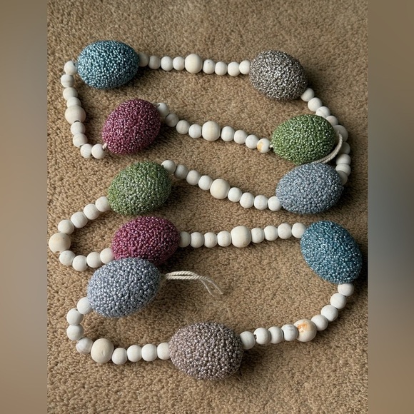 Glitter Easter egg wooden beaded garland - Picture 5 of 5